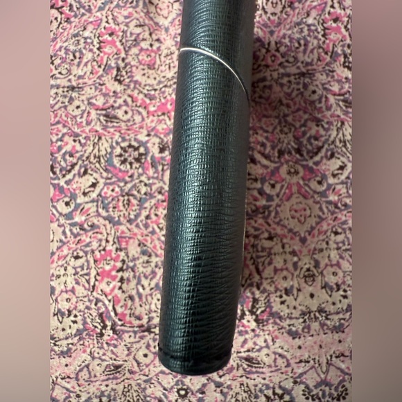 *SOLD* Kate Spade x Disney 101 Dalmatians Dog Passport Holder - Picture 5 of 13